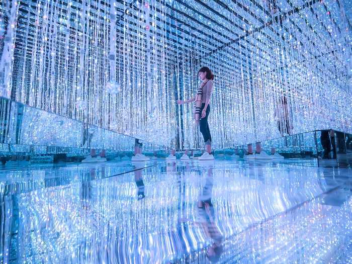 仅35元就享受80元的【南京】星空3D艺术展怪屋 学生门票一张 （学生票凭学生证可以免费领一张外国纪念币）这里将科技装置与艺术想法相结合，创造了“无限星空”。