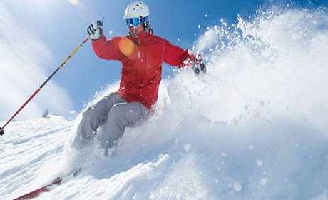 仅98元即可抢购门市价260元的【顺义】莲花山滑雪场平日周末全天滑雪票一张，场内还有：雪圈、雪地摩托、雪地足球及雪上儿童乐园等多种戏雪项目。