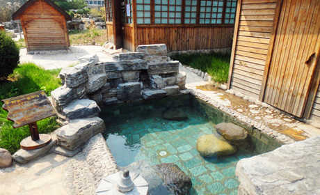 仅88元，即享原价280元的【小汤山】红栌山庄温泉门票，包含：温泉门票一张，集温泉养生、住宿、会议、娱乐、美食休闲等一体的大型综合性旅游、度假、会议的休闲度假山庄。