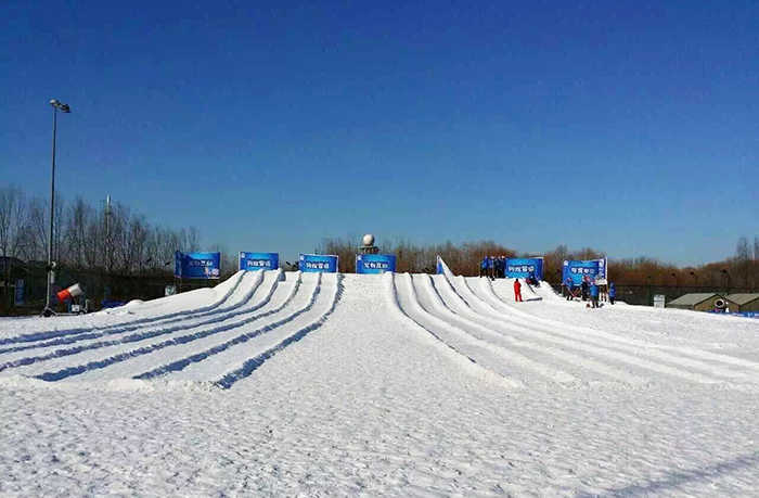 仅30元！享门市价38元的【朝阳区】望和奥普乐冰雪王国越野滑雪单人门票（不含雪具），包含：越野滑雪(雪具可现场租赁或自带) +太空平衡车体验10分钟(限周六日) +儿童戏雪区，快来玩雪吧！