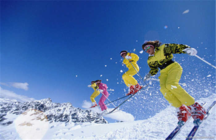 仅58元享原价68元嘉禾高尔夫滑雪场平日单人票，包含：全天不限时滑雪畅玩！免费游玩大型儿童淘气堡，桌面足球，太空沙地，小迷宫等游乐项目