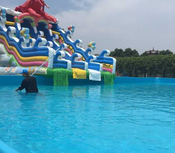 仅42元就享受76元的【宁波】镇海明星湾水上乐园双人门票一张，乐园有配套设施垂钓中心，餐饮客房、马术、游泳培训馆、烧烤区、采摘区等，体验农家水生活，品尝农家菜肴，感受知返不忘之遐想美景与情调