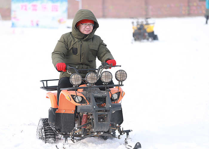 仅69.9元购买价值130元的【大兴】第五届大兴市民快乐冰雪嗨玩套票一张，包含：雪地门票+儿童雪地摩托汽油摩托+碰碰球+雪地坦克一次。