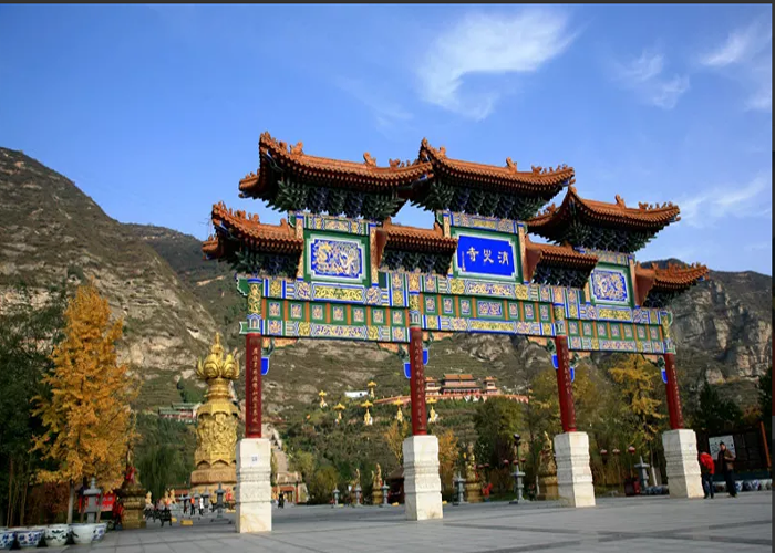 仅20元，享原价25元的【宝鸡】消灾寺景儿童门票，更有三秦为数不多的孔子文庙与之遥相呼应，在整个景区形成了“儒释道三教同聚一山”的独特人文景象。