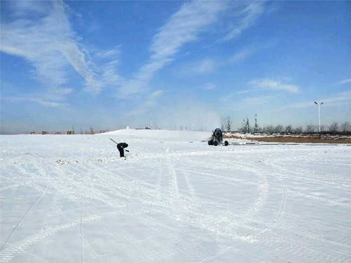 仅49.9元就享受200元的【永定河】自行车公园滑雪场平日票（含雪具），含：门票、雪板、雪鞋、雪杖、儿童乐园（小火车、小飞机、旋转木马、海盗船、碰碰车各一次）。