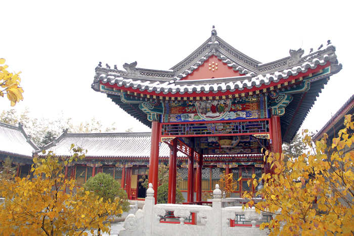 仅50元！享原价60元【北京市】艺麓园景区成人门票，包含：景区成人门票一张，艺麓园沿袭明清时期宫廷建筑的风格，以木质结构为主体，结合北京传统皇家四合院的经典样式，融合了具有北方特色的园林艺术建筑特点。