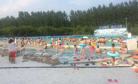 仅需29元，享价值45元【漯河市】桃花岛水上乐园双人票一张，包含大型泳池，急速滑道，鲸鱼滑梯，儿童水寨，造浪池等，商家免费提供拖鞋、淋浴；