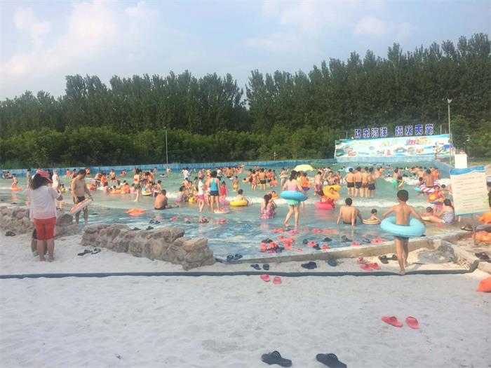 仅需29元，享价值45元【漯河市】桃花岛水上乐园双人票一张，包含大型泳池，急速滑道，鲸鱼滑梯，儿童水寨，造浪池等，商家免费提供拖鞋、淋浴；