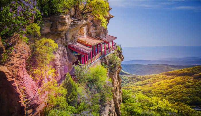 仅450元，享原价600元的【临汾】人祖山风景区十人团队票。人祖山以“人祖”命名，悠久的文化内容，动人的历史、神话传说，使其具备了“神奇，神秘，神圣”的个性特征。