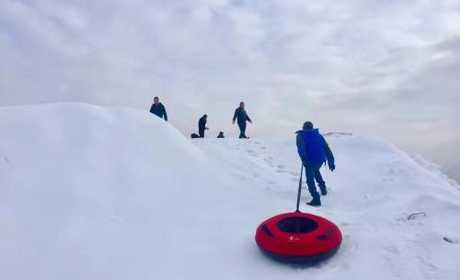 仅48元，享原价60元的【天津】柳青庄冰雪滑雪乐园2+1家庭门票+雪圈（1小时）套票，雪场有：雪圈、雪地坦克、雪地摩托、雪地悠波球、雪地碰碰球、儿童蹦极、打汽球、飞镖、套圈、雪地挖宝的多项戏雪项目。