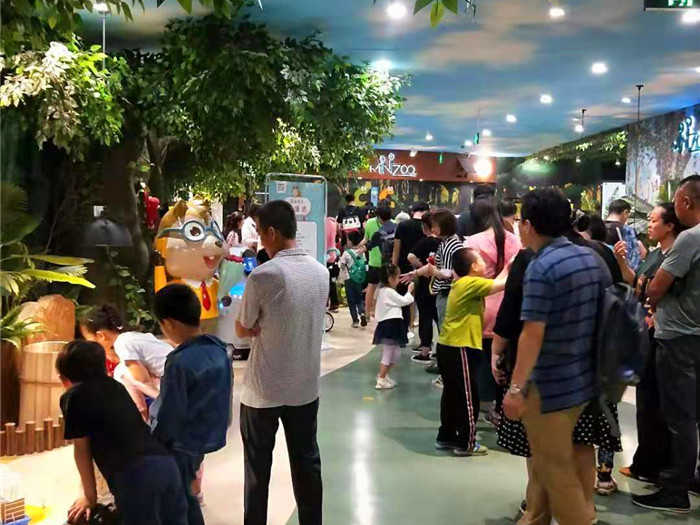 仅需129元享原价229元的【丰台区】快活岛迷你动物园（亲子1+1）套票一张。含动物互动+萌宠表演（摸狐狸、喂羊驼、喂兔子、喂土拨鼠、鸟的表演）等