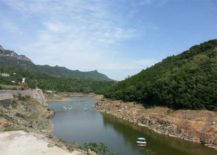 仅42元！享原价60元的【巩义市】盘龙山景区通票；包含：九莲洞+九龙峡通票一张；盘龙山生态旅游风景名胜区，地处嵩岳北边，山势奇峻、林深树茂，峡谷内山水相伴、奇峰峥嵘、潺潺溪流常年清澈见底，流水不断。