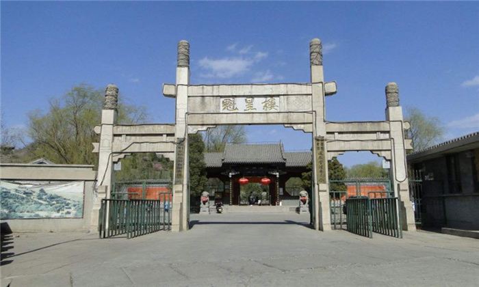仅25元，享原价30元的【承德】魁星楼景区成人票。承德魁星楼是目前中国最大的供奉魁星的道观，也是该地区唯一的道教活动场所，这里定期举办大型道场和庙会，前来朝拜的人很多。
